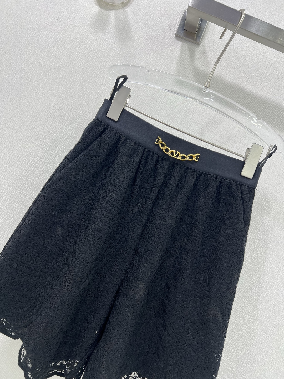 Stylish Valentin Warren/Tennu Women’s Suit with French Lace Shorts – Review - 图片 4