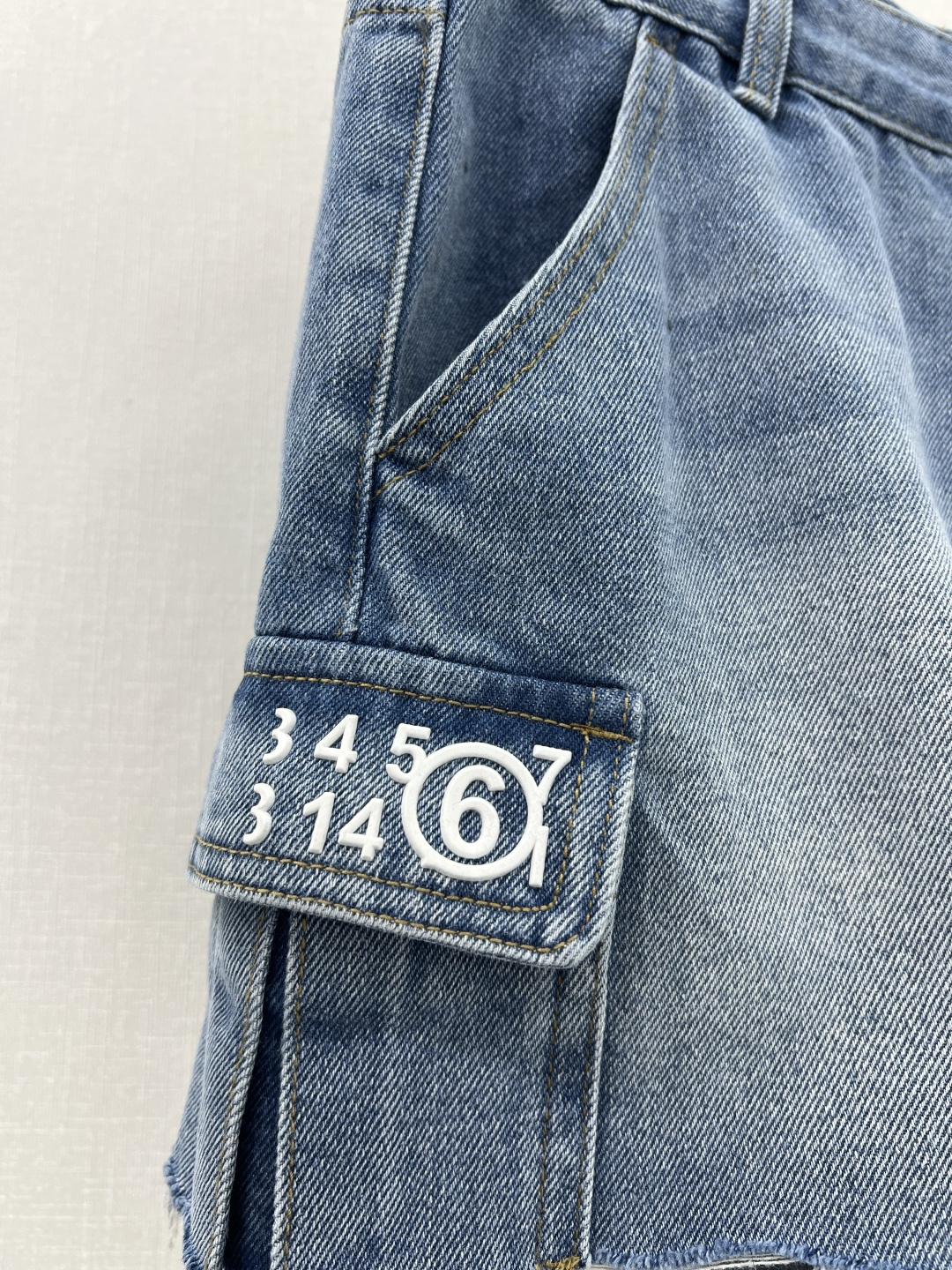 Fashionable Women’s Suit: P403 Original Scavenging Style with MM6 Jeans and South Korean Orni - 图片 4