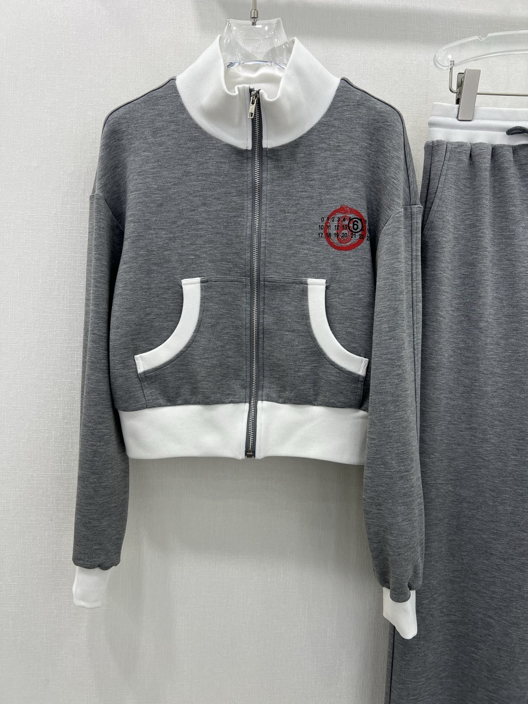 Stylish and Ridiculous: P863 Girl’s Dress Review with Maggie/Ramm6 225 Zipper Jacket - 图片 2