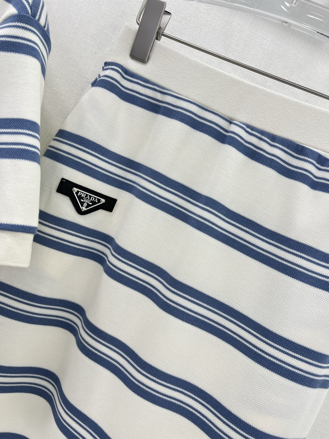 Stylish Female Suit Set with 25 New Outfits and Classic Stripes for Timeless Fashion - 图片 6