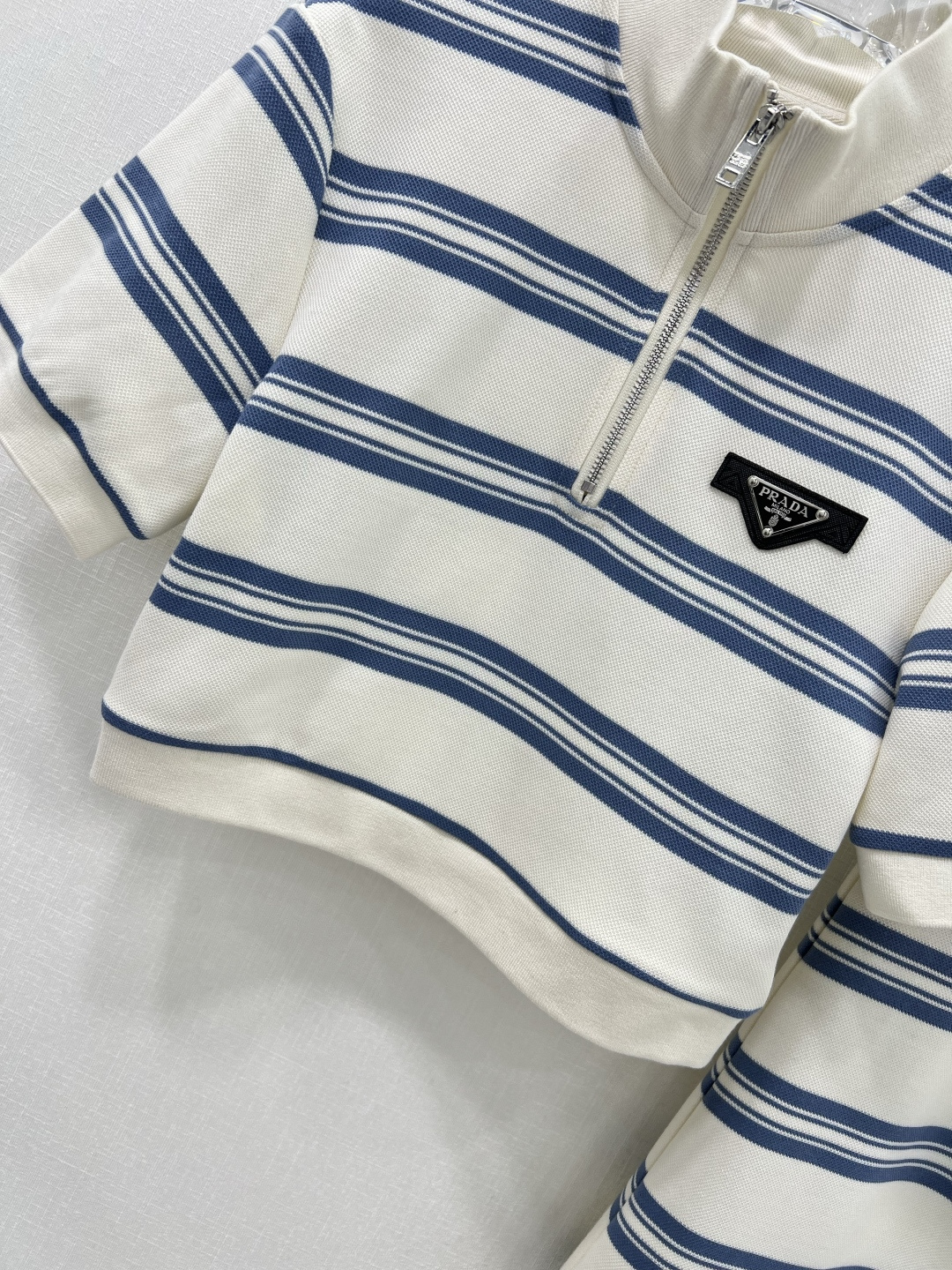 Stylish Female Suit Set with 25 New Outfits and Classic Stripes for Timeless Fashion - 图片 4