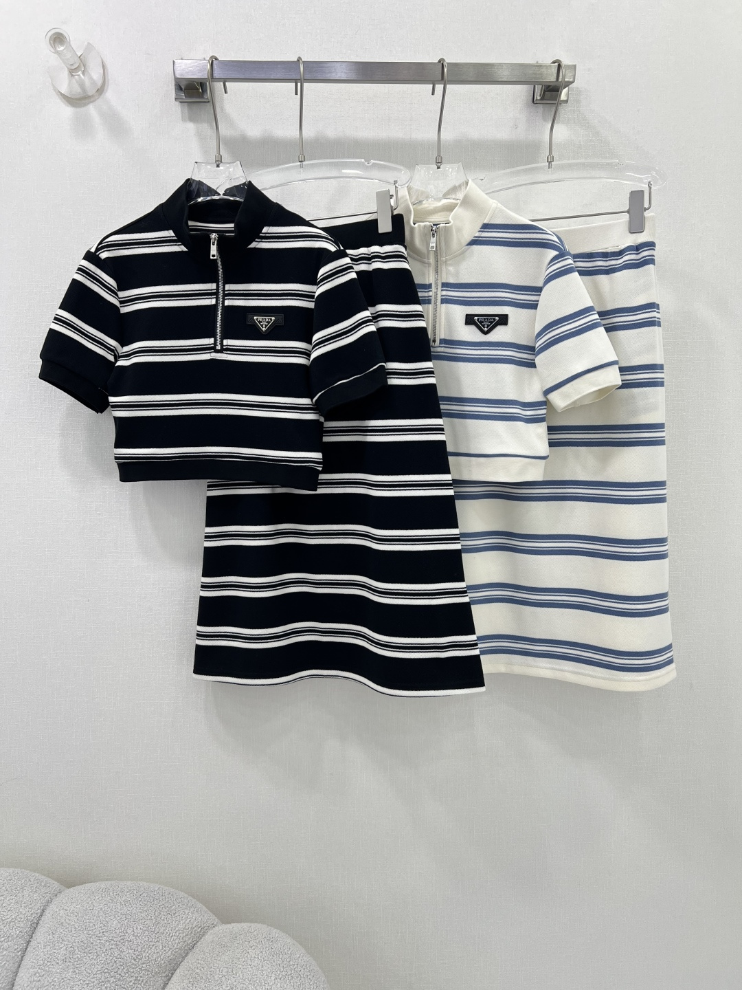 Stylish Female Suit Set with 25 New Outfits and Classic Stripes for Timeless Fashion - 图片 9