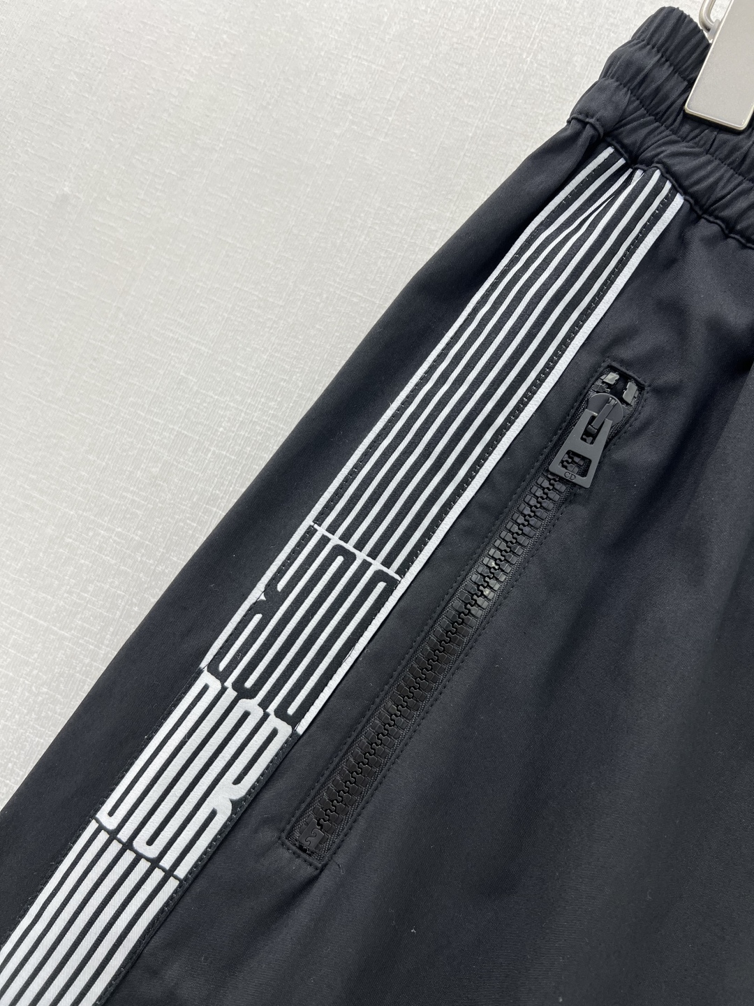 High-Quality Custom Female Suit with 25 New Shorts for Eco-Friendly Fashion - 图片 5