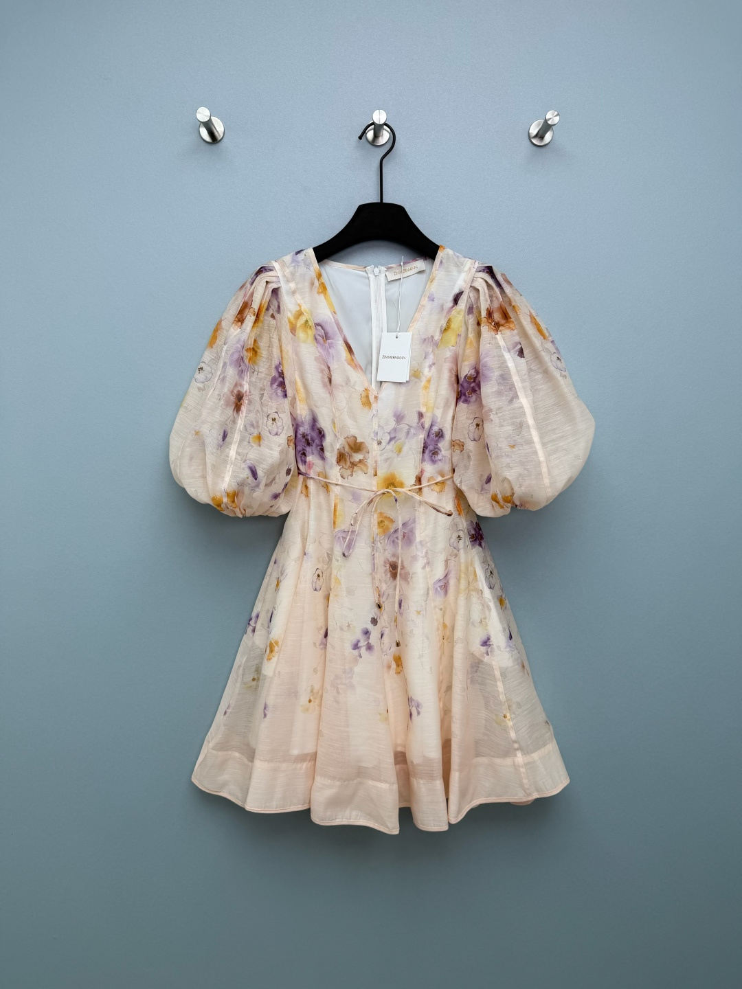 NO:776291,New orange pink Zimmerman* 26 new dress, V-neck puff sleeves, princess sleeve design, with custom belt, waist herringbone support, more slim and three-dimensional, tailoring for a good figure, full of flowers all over the body for a luxurious and high-end feel, 4 colors and 4 sizes SML XL, Zimmerman-clothing, skirts,19860909新出橘粉Zimmerman*兹/默曼 26新款连衣裙 V领蓬蓬泡泡袖公主袖设计 搭配定制腰带 腰部鱼骨撑 更加修身立体 剪裁好身材 通体花卉满满的奢靡高级感 4色4码SML XL,兹默曼-服装,skirts,,Women's clothing