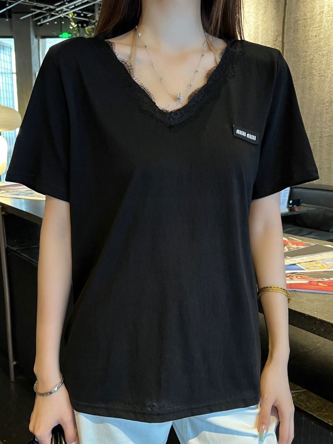 NO:801647,The set of upper body pictures includes,,19860909上身图 一套有,,,Women's clothing