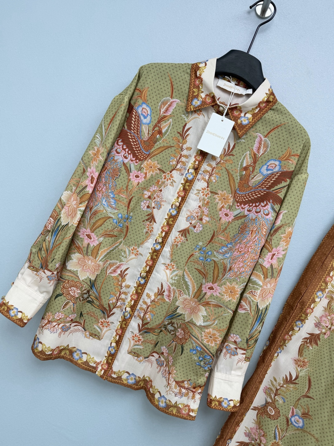 Цветочный комплект Zimmermann с оливковым фоном