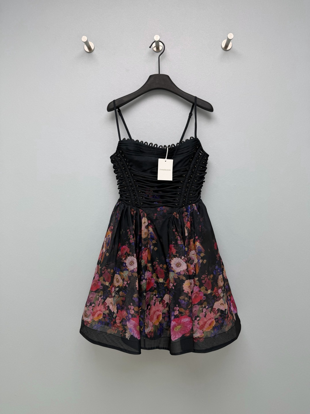 NO:783543,ZIMMERMA*26 new heavy-duty strapped waist floral suspender dress (short style) Heavy-duty cross strapped waist + metal rivets, the waistline can be pinched out as soon as you wear it, it will turn into an hourglass waist in seconds, and the belly will be directly invisible. Retro oil painting flowers + flying birds are printed all over, the color is gentle and advanced, and yellow-skinned sisters can also close their eyes. It is not monotonous at all.  Romance is welded to you!  Heavy industry waist floral skirt contract for the whole summer ~ 2 colors and 4 sizes SMLXL, Zimmerman-clothing, skirts,19860909ZIMMERMA*26新款重工绑带束腰花卉吊带连衣裙（短款） 重工交叉绑带束腰+金属铆钉,一穿直接把腰线掐出来,秒变沙漏腰,小肚腩直接隐形 复古油画花卉+飞鸟满印,配色温柔又高级,黄皮姐妹也能闭眼入 完全不会单调 A字大摆裙摆,走路带风都超仙,拍照巨出片 可调节细肩带,对各种身高都超友好 浪漫焊在身上！重工束腰花裙承包整个夏天~2色4码SMLXL,兹默曼-服装,skirts,,Women's clothing