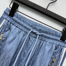 🔥🔥DIO*26新款阔腿裤 裤身满印品牌标志性的Oblique老花暗纹,自带绸缎般的轻薄尼龙 细腻光泽 🔥🔥DIO*26新款阔腿裤 裤身满印品牌标志性的Oblique老花暗纹,自带绸缎般的轻薄尼龙 细腻光泽