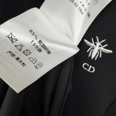 🔥🔥Dio*26新款下摆蕾丝坎肩翻领连衣裙 清冷贵气感拉满. 利落的翻领设计,搭配胸口的D家蜜蜂刺绣标, 🔥🔥Dio*26新款下摆蕾丝坎肩翻领连衣裙 清冷贵气感拉满. 利落的翻领设计,搭配胸口的D家蜜蜂刺绣标,