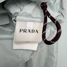 🔥🔥Prad*26新款薄荷绿防晒外套 把夏日氧气感焊在身上了 低饱和薄荷绿自带清冷氧气感,上身巨显白,短 🔥🔥Prad*26新款薄荷绿防晒外套 把夏日氧气感焊在身上了 低饱和薄荷绿自带清冷氧气感,上身巨显白,短