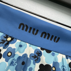 🔥🔥Miu Mi*26新款蓝调碎花半裙!把夏日蓝调浪漫穿在身上💙奶白底+蓝黑撞色的复古花卉印花,自带清冷 🔥🔥Miu Mi*26新款蓝调碎花半裙!把夏日蓝调浪漫穿在身上💙奶白底+蓝黑撞色的复古花卉印花,自带清冷