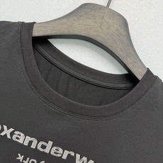 🔥🔥Alexander Wa*g26新款辣妹风短款T恤 胸前排列的品牌字母烫钻,自带高辨识度,闪钻工艺在 🔥🔥Alexander Wa*g26新款辣妹风短款T恤 胸前排列的品牌字母烫钻,自带高辨识度,闪钻工艺在