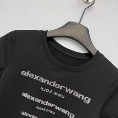 🔥🔥Alexander Wa*g26新款辣妹风短款T恤 胸前排列的品牌字母烫钻,自带高辨识度,闪钻工艺在 🔥🔥Alexander Wa*g26新款辣妹风短款T恤 胸前排列的品牌字母烫钻,自带高辨识度,闪钻工艺在