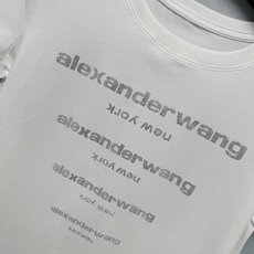 🔥🔥Alexander Wa*g26新款辣妹风短款T恤 胸前排列的品牌字母烫钻,自带高辨识度,闪钻工艺在 🔥🔥Alexander Wa*g26新款辣妹风短款T恤 胸前排列的品牌字母烫钻,自带高辨识度,闪钻工艺在