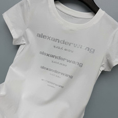 🔥🔥Alexander Wa*g26新款辣妹风短款T恤 胸前排列的品牌字母烫钻,自带高辨识度,闪钻工艺在 🔥🔥Alexander Wa*g26新款辣妹风短款T恤 胸前排列的品牌字母烫钻,自带高辨识度,闪钻工艺在