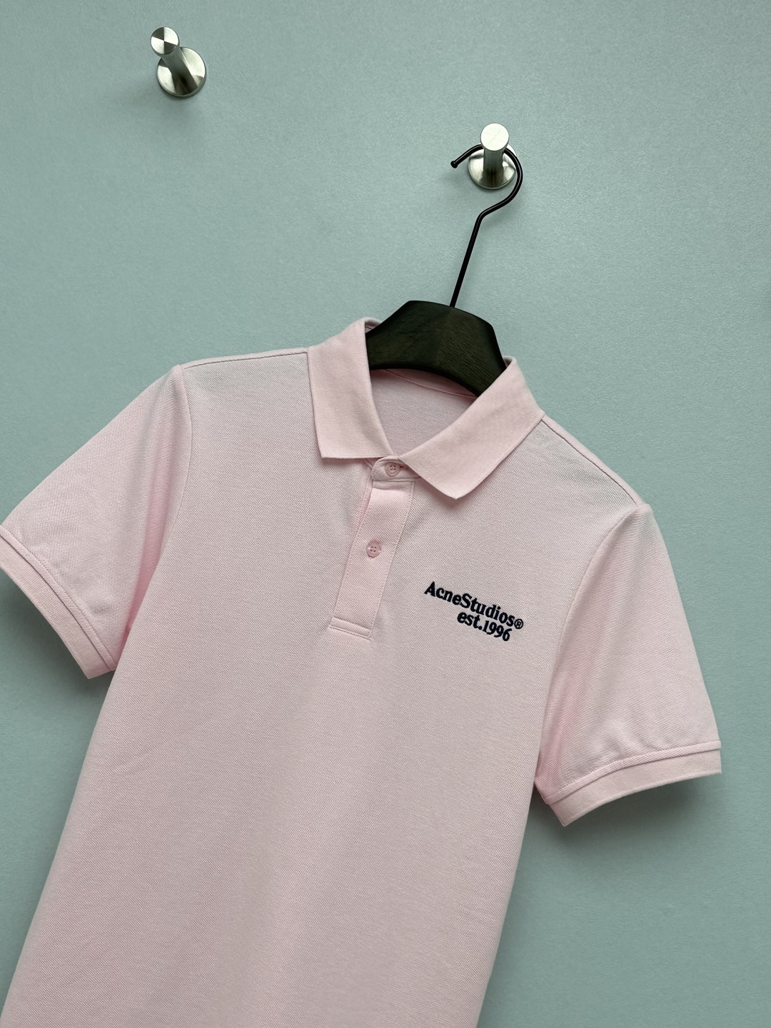 🔥🔥Acne Studio*26新款polo上衣  胸前品牌字母刺绣，简约又自带高级感，低调彰显品味。低
