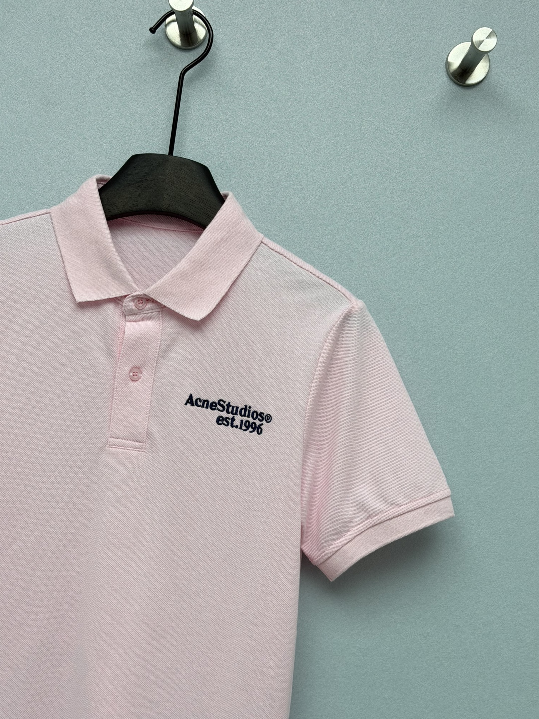 🔥🔥Acne Studio*26新款polo上衣  胸前品牌字母刺绣，简约又自带高级感，低调彰显品味。低
