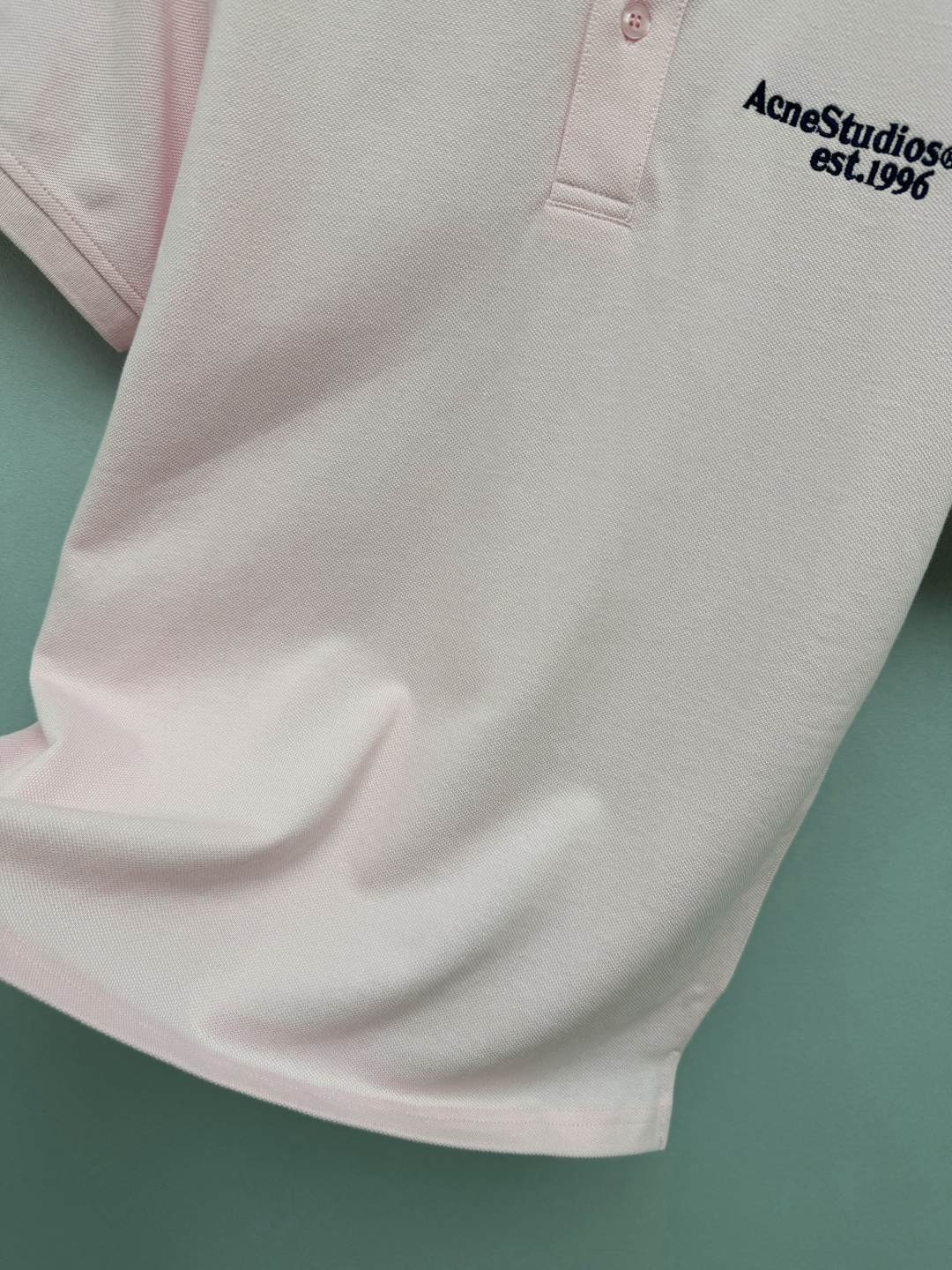 🔥🔥Acne Studio*26新款polo上衣  胸前品牌字母刺绣，简约又自带高级感，低调彰显品味。低
