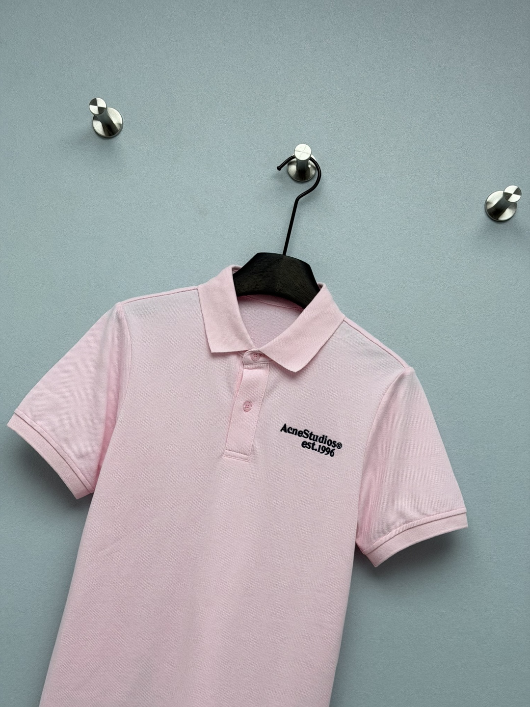 🔥🔥Acne Studio*26新款polo上衣  胸前品牌字母刺绣，简约又自带高级感，低调彰显品味。低