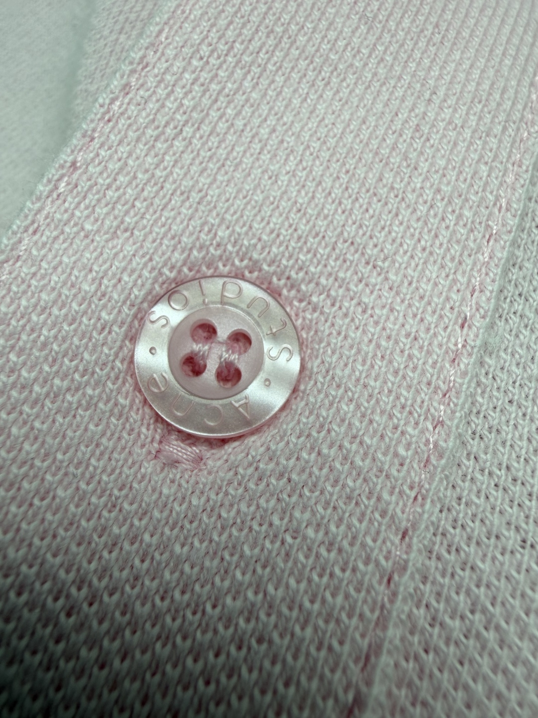 🔥🔥Acne Studio*26新款polo上衣  胸前品牌字母刺绣，简约又自带高级感，低调彰显品味。低