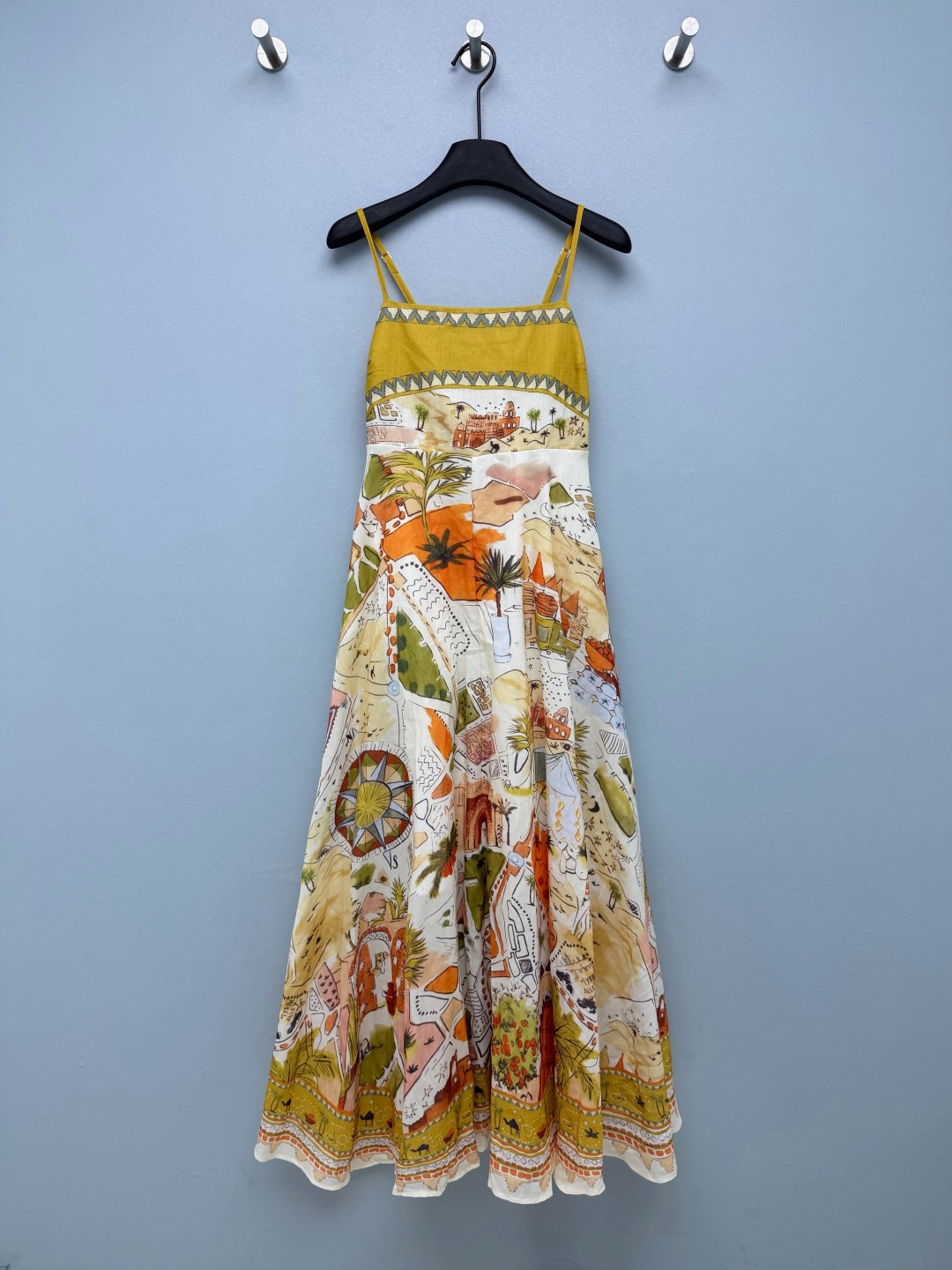 NO:821898,ALMAI*26’s new resort style suspender dress is really good at printing!  The hand-drawn North African map print, palm trees, ancient castles, and camel elements are all very exotic. The mustard yellow and off-white color scheme is like wearing the Saharan sunshine on the body, bright and retro. The square neck spaghetti straps + back design hide the body and make you look slimmer. The high-waisted skirt has a sense of elegance when walking. The linen fabric is breathable and comfortable. Wear it on vacation and it will directly increase your filming rate!  Wearing it makes me feel like I am ready to travel to Morocco at any time. Wearing it in spring and summer is really relaxing~Single color size 4 SMLXL, women's clothing, skirts,19860909ALMAI*26新款度假风吊带连衣裙 的印花真的太会了！手绘感的北非地图印花,棕榈树、古城堡、骆驼元素都超有异域风情,芥末黄撞米白的配色像把撒哈拉的阳光穿在了身上,明媚又复古.方领细肩带+后背打揽的设计,藏肉又显瘦,高腰大摆裙身走路自带飘逸感,亚麻面料透气又舒服,度假穿它出片率直接拉满！穿上感觉随时要出发去摩洛哥旅行,春夏穿它真的太有松弛感了～单色4码SMLXL,女装,skirts,,Women's clothing