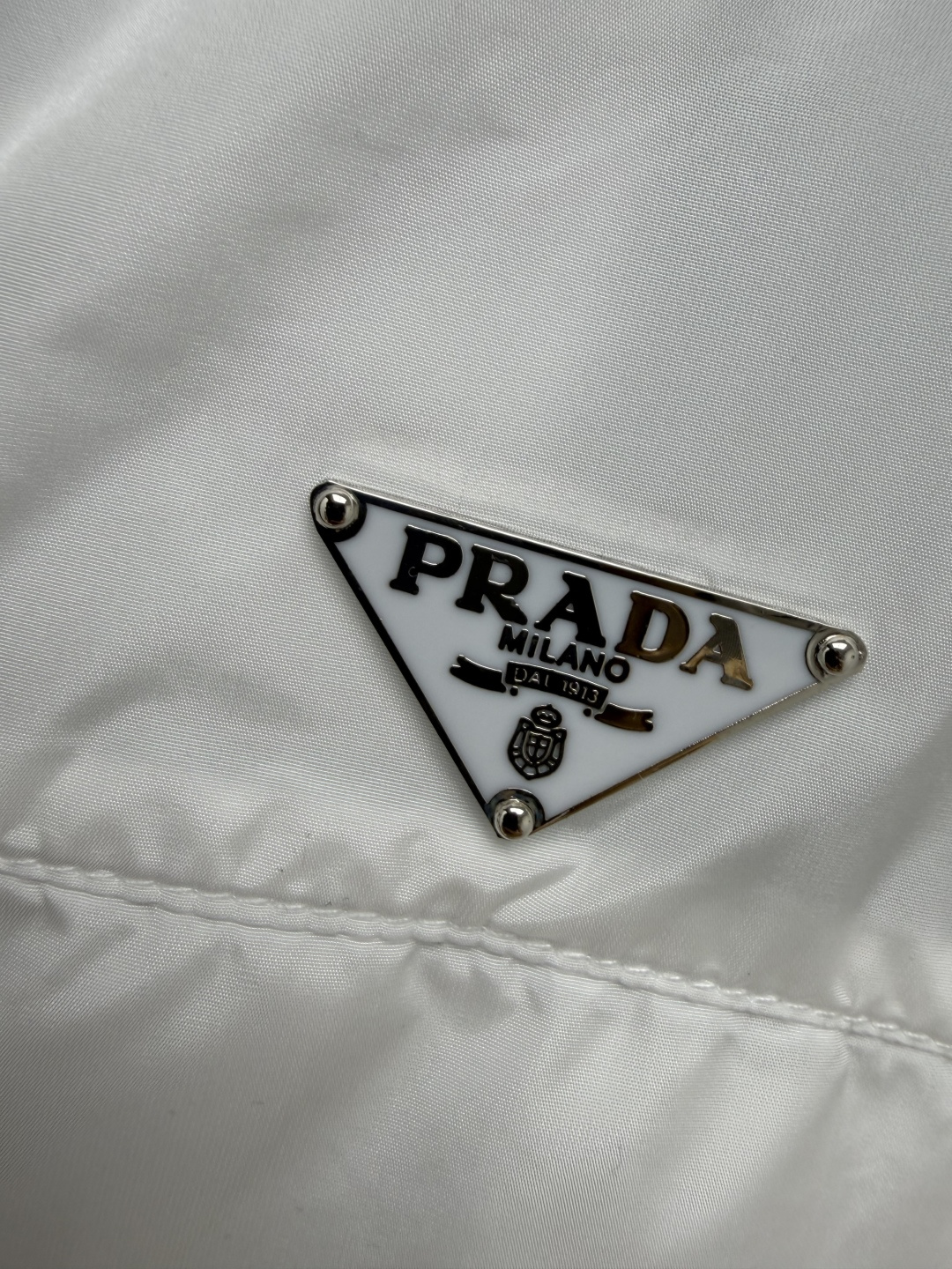 🔥🔥Prad*26新款薄防晒外套 把夏日氧气感焊在身上了 白色和藏蓝色自带清冷氧气感，上身巨显白，短款版