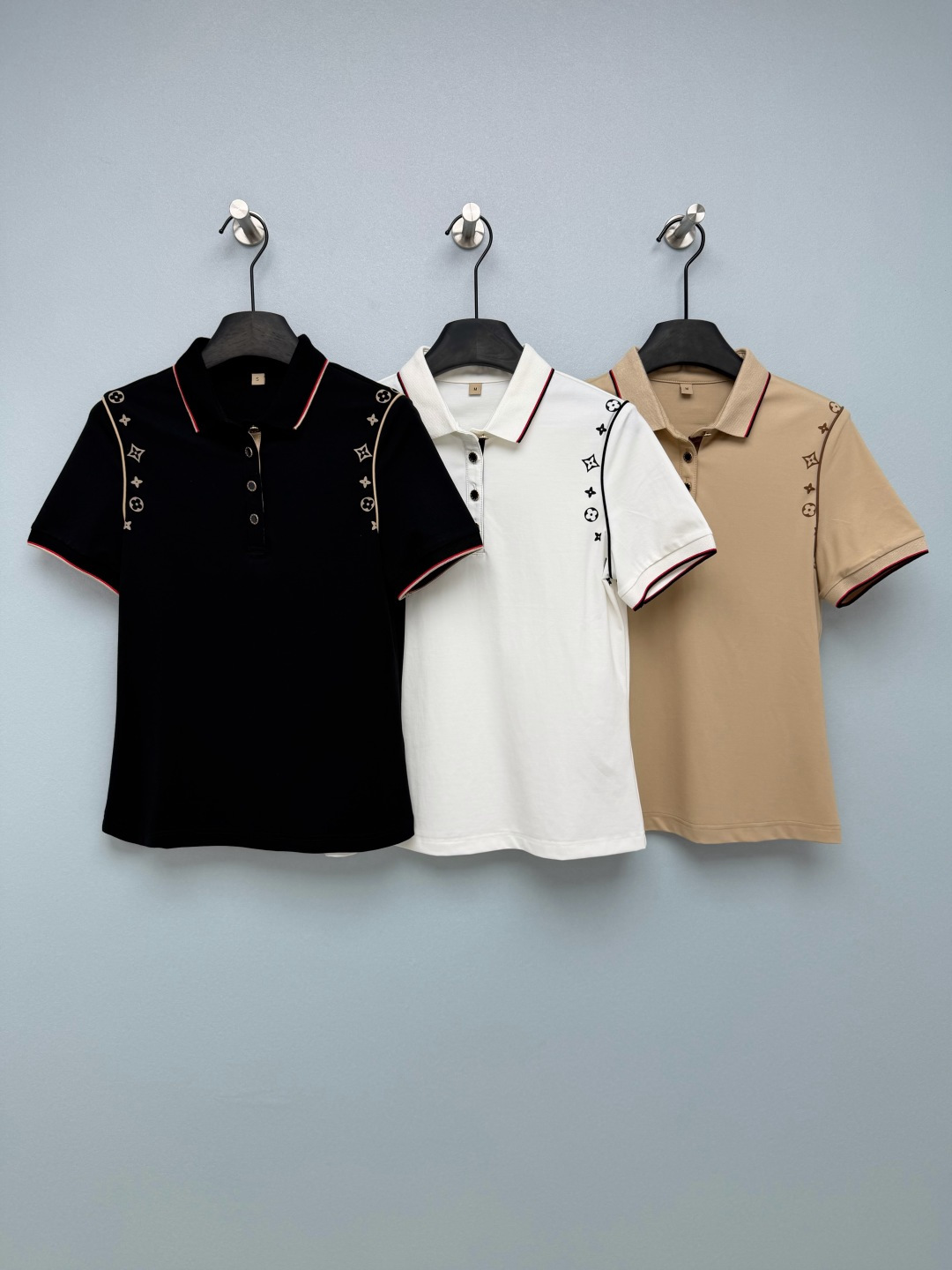 🔥🔥Louis Vuitto*26新款Monogram印花Polo衫 肩线位置的Monogram元素印花
