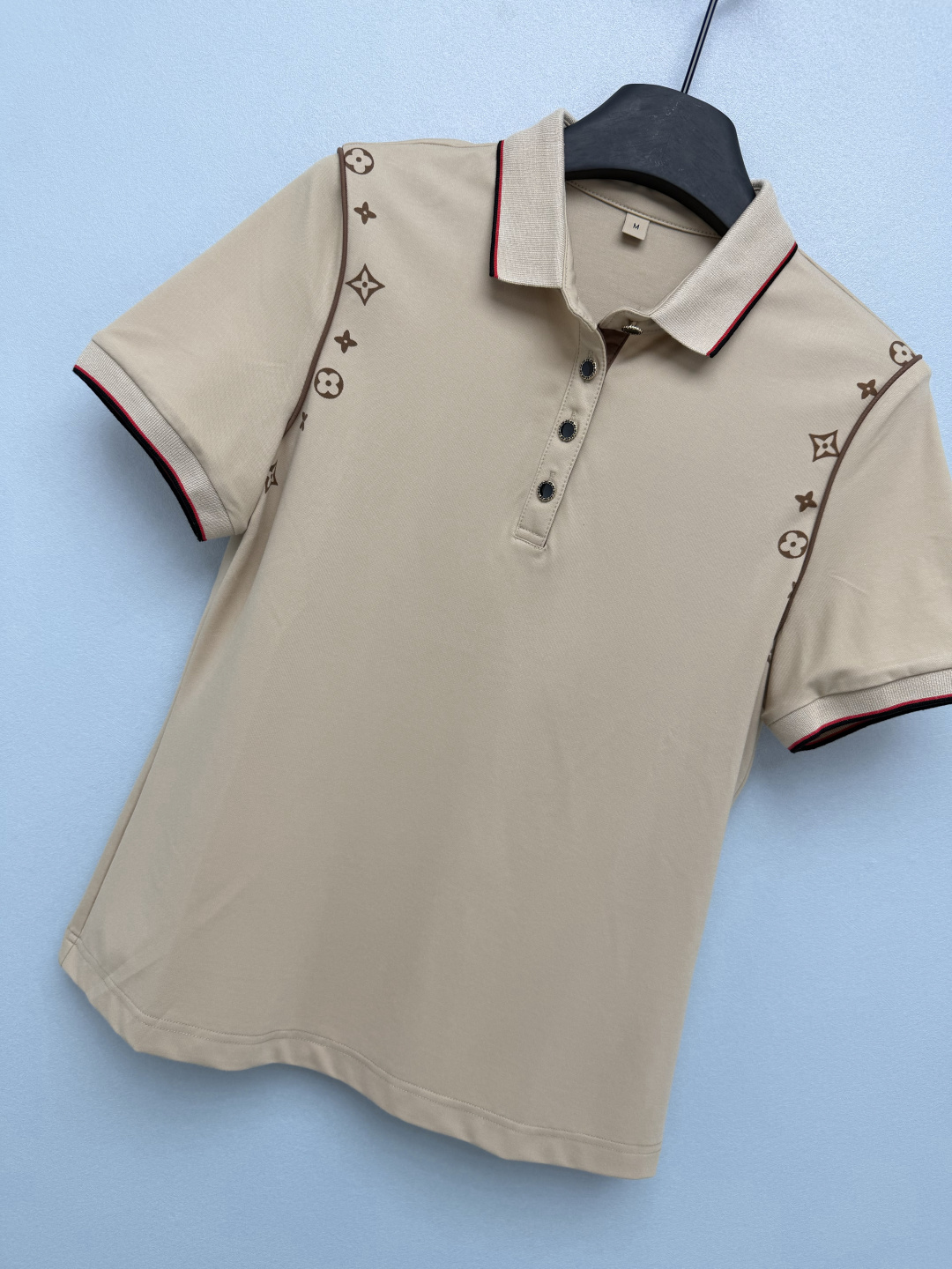 🔥🔥Louis Vuitto*26新款Monogram印花Polo衫 肩线位置的Monogram元素印花