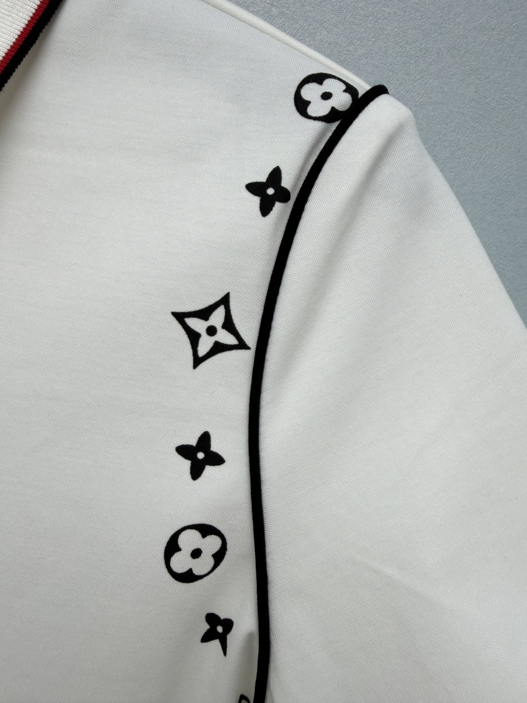🔥🔥Louis Vuitto*26新款Monogram印花Polo衫 肩线位置的Monogram元素印花