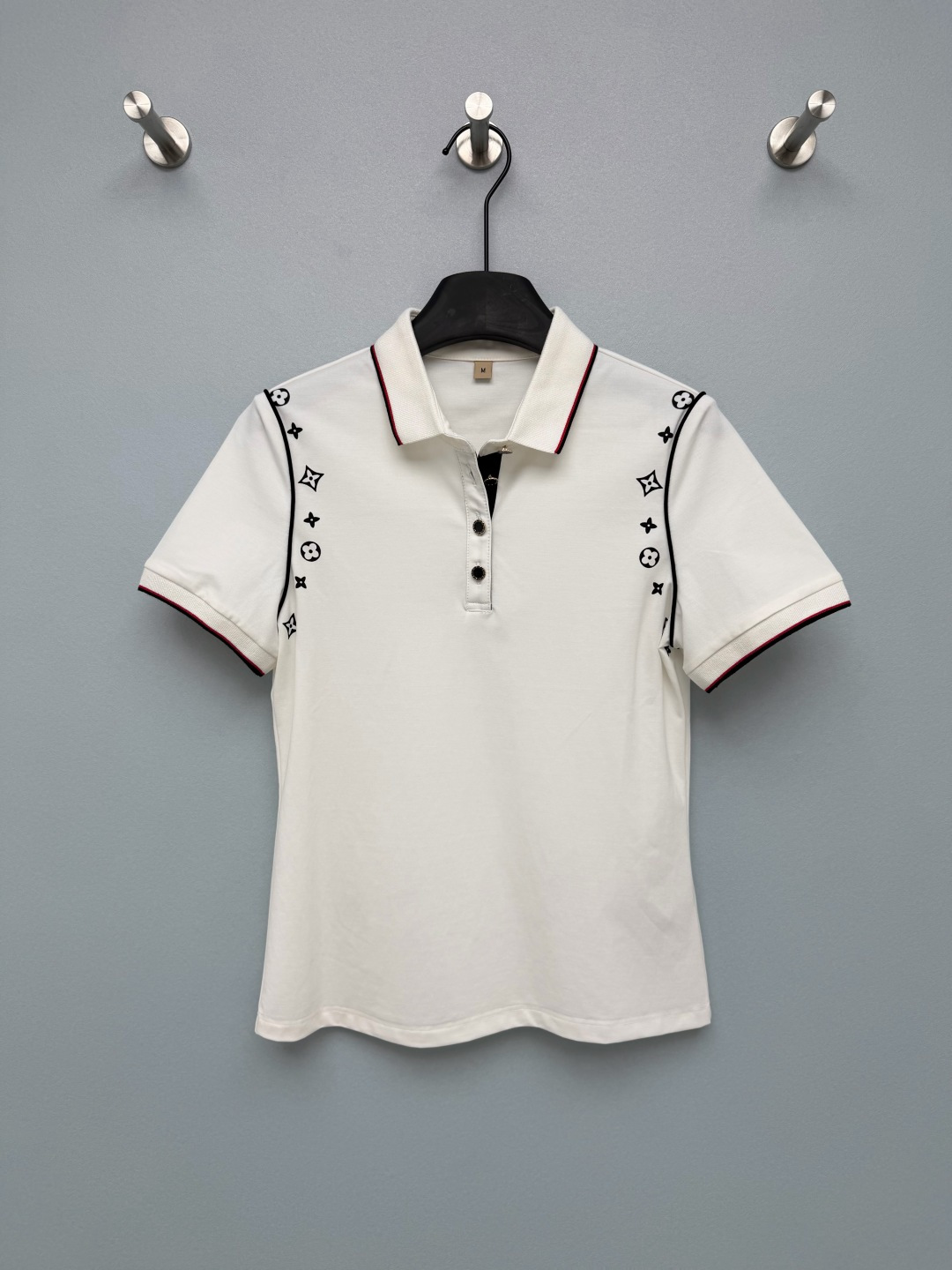 🔥🔥Louis Vuitto*26新款Monogram印花Polo衫 肩线位置的Monogram元素印花