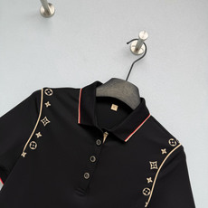 🔥🔥Louis Vuitto*26新款Monogram印花Polo衫 肩线位置的Monogram元素印花 🔥🔥Louis Vuitto*26新款Monogram印花Polo衫 肩线位置的Monogram元素印花