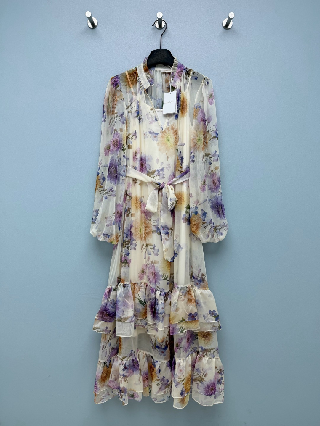 NO:830815,Zimmerma*26 new printed long skirt. High collar with earrings + lantern sleeve design. It has a retro atmosphere and the details are ecstatic. It has two colors of milky white and purple + haze blue. It is like wearing Monet's garden on your body, gentle and bright.  The printed belt of the same color can easily slim your waist. The multi-layered ruffle skirt has a full draping effect. The slightly transparent chiffon fabric is friendly to the pear-shaped figure and has a sense of breathing. It is refreshing and not sweaty in summer. It is great for vacations, dates, and afternoon tea. Wearing it, you will look like a gentle and agile spring fairy. When the wind blows, you will be glowing, welding romance to your body. 2 colors and 4 sizes SMLXLB, Zimmerman-clothing, skirts,19860909Zimmerma*26新款印花长裙 高领木耳边+灯笼袖设计,自带复古氛围感,细节控狂喜 奶白紫调+雾霾蓝调两款配色,像把莫奈的花园穿在了身上,温柔又明媚 同色系印花腰带,轻松收出小蛮腰,多层荷叶边裙摆垂坠感拉满,梨形身材友好微透雪纺面料,自带呼吸感,夏天穿清爽不闷汗,度假、约会、下午茶穿都巨出片 穿上就是温柔灵动的春日仙女,风一吹就像在发光,把浪漫焊在了身上2色4码SMLXLB,兹默曼-服装,skirts,,Women's clothing