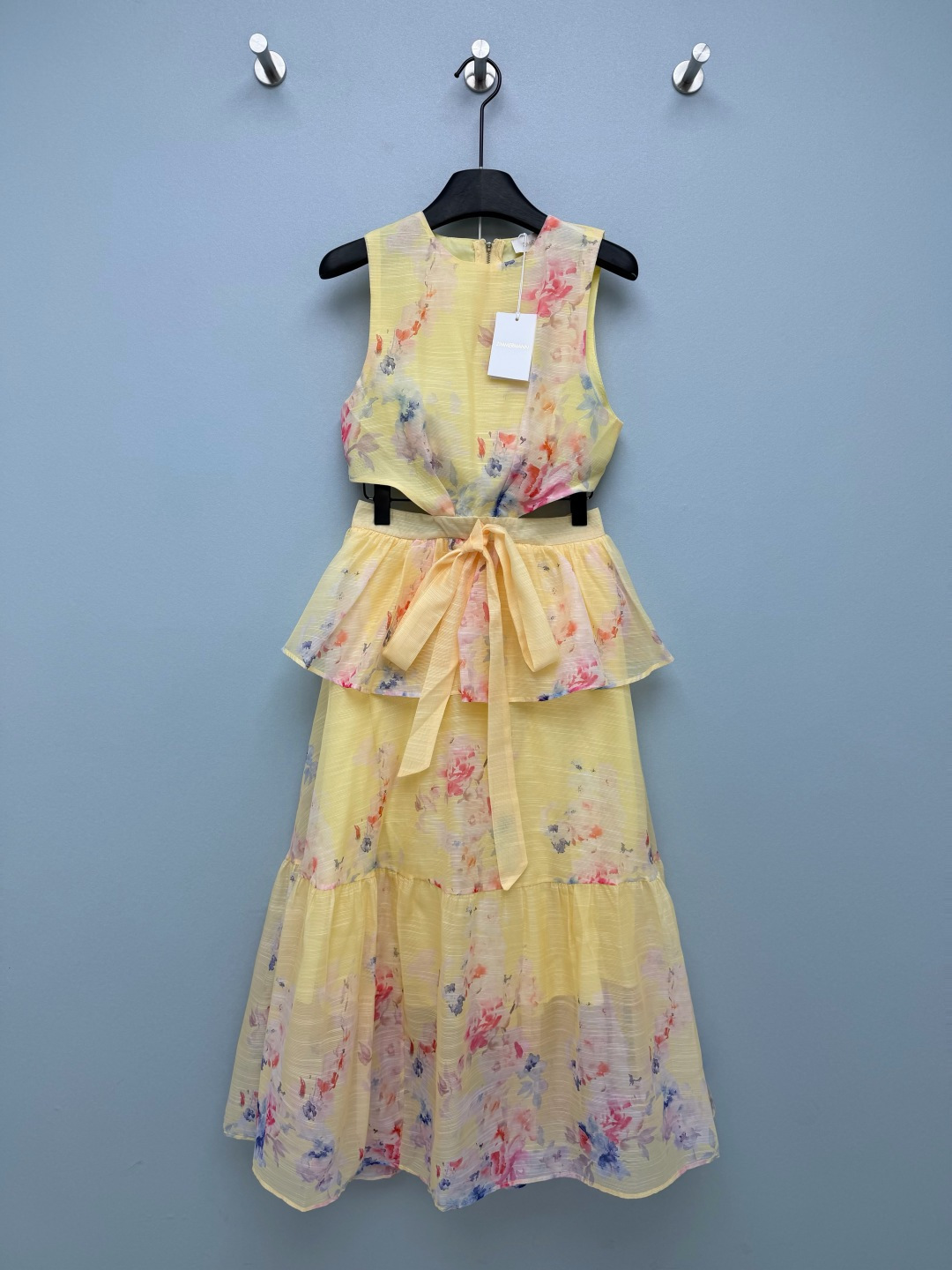 NO:830889,Zimmerman*26 new style floral yellow skirt with hollow waist, oil painting style, spring oil painting skirt!  When you put it on, you look like the little sun on earth wearing Monet's garden on your body. It has a creamy yellow base and a smudged watercolor print, which is gentle and bright. The discreet waist hollows and bow design just reveal the thinnest waist and abdomen line. The layered ruffled skirt gives you a sense of elegance when you walk, and it looks like it is glowing when the wind blows. The chiffon fabric is clear and draped, and the upper body does not appear bloated at all. It is a great photo wear for vacations!  Wearing it will make you a gentle and sweet girl full of energy, and the yellow and black leather can be easily held ~ color code 4 SMLXLB, Zimmerman-clothing, skirts,19860909Zimmerman*26新款腰镂空油画风碎花黄裙子 春日油画裙！穿上就是人间小太阳像把莫奈的花园穿在了身上,奶黄色底+晕染水彩印花,温柔又明媚 小心机的腰侧镂空+蝴蝶结设计,刚好露出最细的腰腹线条 层叠荷叶边裙摆,走路自带飘逸感,风一吹就像在发光 雪纺面料清透又垂顺,上身完全不显臃肿,度假穿拍照巨出片！ 穿上就是元气满满的温柔甜妹,黄黑皮也能轻松hold住～色4码SMLXLB,兹默曼-服装,skirts,,Women's clothing