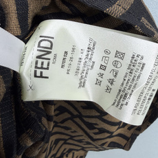 🔥🔥FENDI*26新款老花翻领背心裙 裙身满印 标志性双F老花图案,复古咖色调自带滤镜,低调又显贵,是 🔥🔥FENDI*26新款老花翻领背心裙 裙身满印 标志性双F老花图案,复古咖色调自带滤镜,低调又显贵,是
