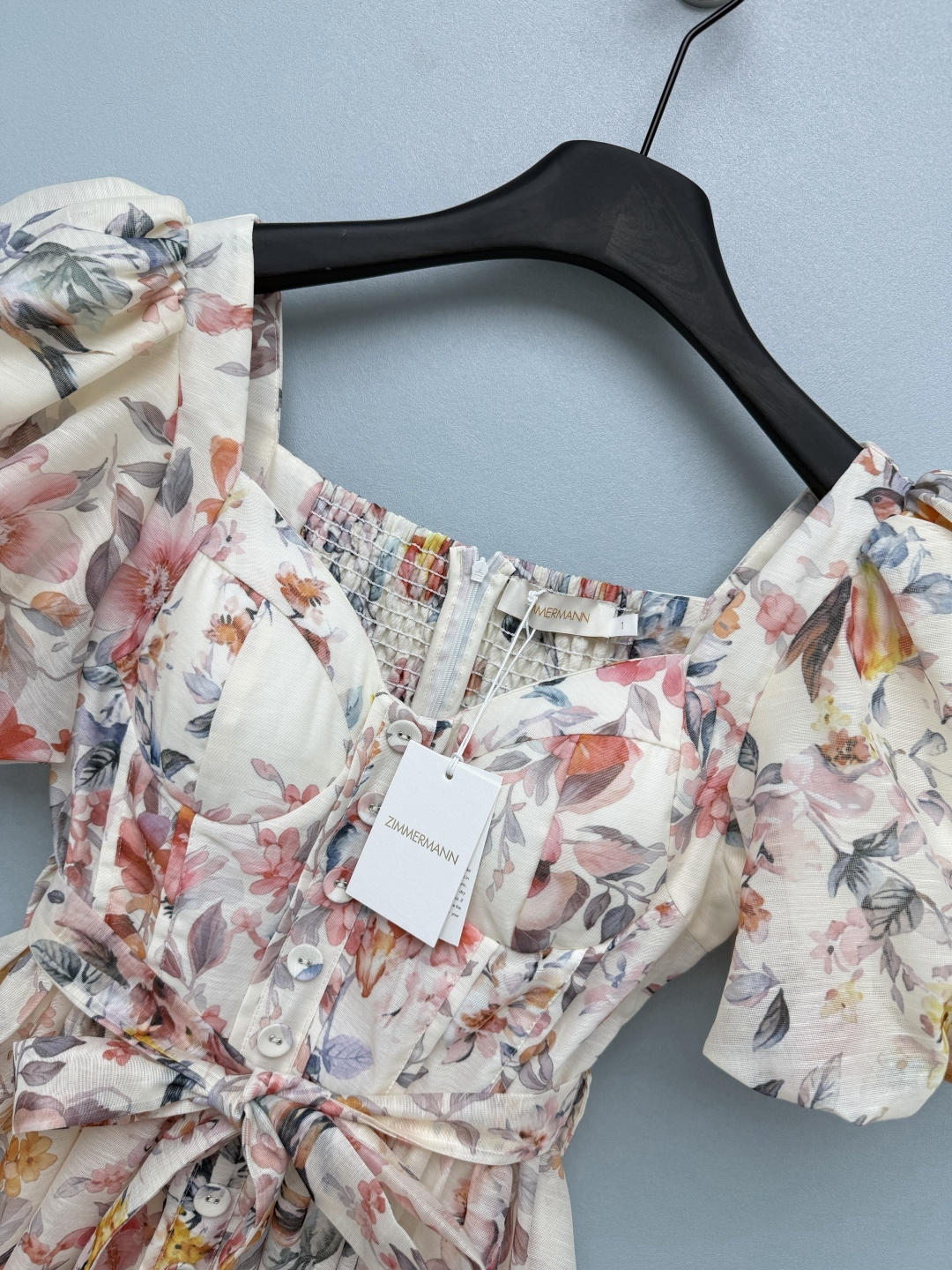 🔥🔥Zimmermann 26新款花鸟印花束腰连衣裙 方领+泡泡袖，大方领设计露出精致锁骨，搭配短款泡泡