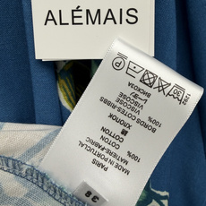🔥🔥ALÉMAI*26新款度假腰部抽绳连衣裙 风钴蓝色+米白的撞色拼接,搭配手绘感热带花卉印花,像把一整 🔥🔥ALÉMAI*26新款度假腰部抽绳连衣裙 风钴蓝色+米白的撞色拼接,搭配手绘感热带花卉印花,像把一整