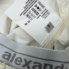 🔥🔥Alexand*r Wa*g2新款双腰头阔腿短裤 标志性logo腰头外露以及品牌字母织带腰头,是最具 🔥🔥Alexand*r Wa*g2新款双腰头阔腿短裤 标志性logo腰头外露以及品牌字母织带腰头,是最具