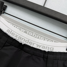 🔥🔥Alexand*r Wa*g2新款双腰头阔腿短裤 标志性logo腰头外露以及品牌字母织带腰头,是最具 🔥🔥Alexand*r Wa*g2新款双腰头阔腿短裤 标志性logo腰头外露以及品牌字母织带腰头,是最具