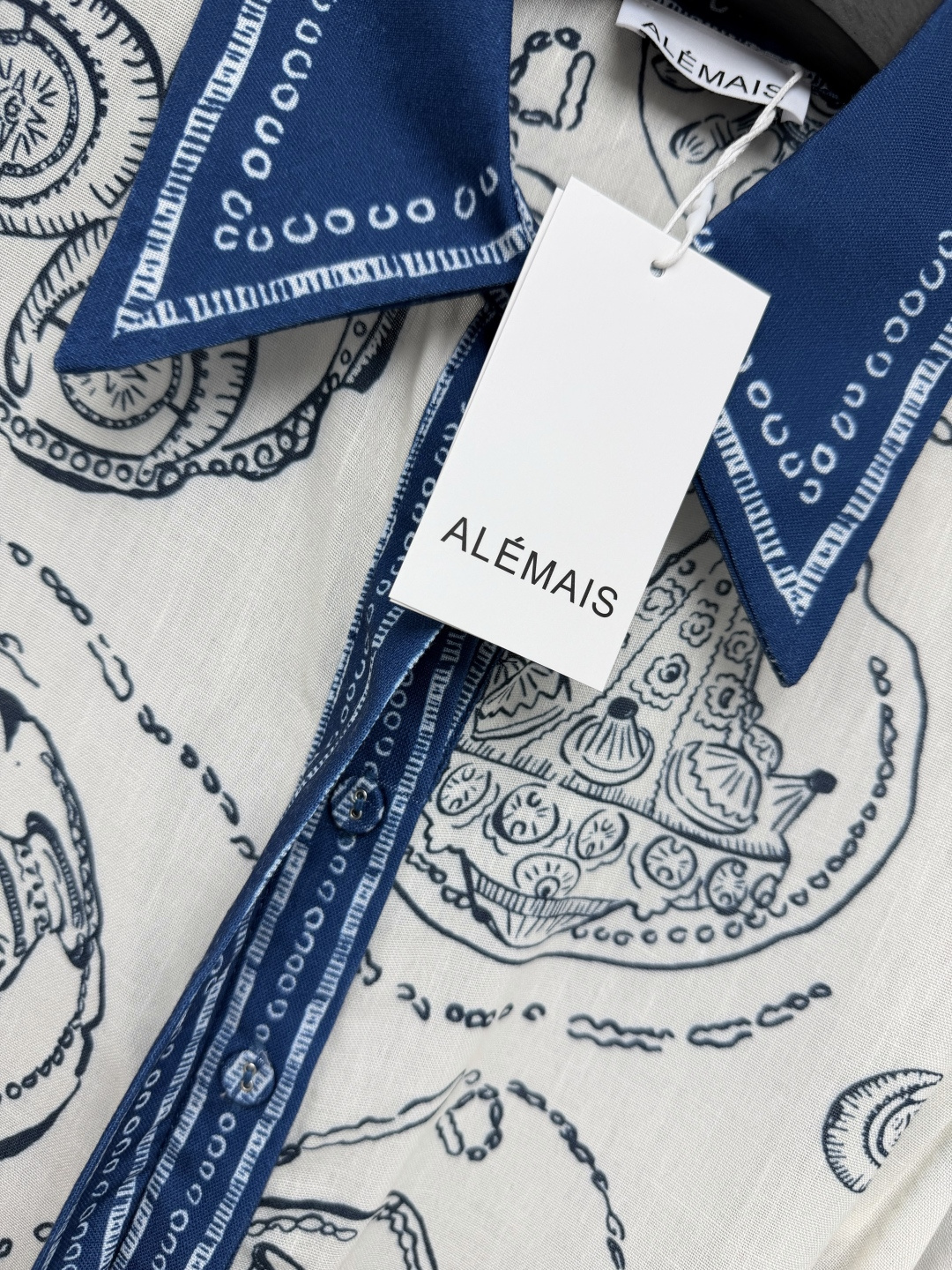 🔥🔥ALÉMAI*新款航海人鱼青花瓷印花衬衫连衣裙 以米白基底+靛蓝手绘复古航海纹样，包含人鱼、复古钥匙