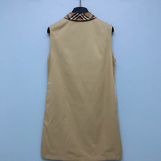 🔥🔥Bur*26新款经典卡其无袖背心连衣裙,采用品牌经典Vintage复古格纹拼接领口,是整款服饰的辨识 🔥🔥Bur*26新款经典卡其无袖背心连衣裙,采用品牌经典Vintage复古格纹拼接领口,是整款服饰的辨识