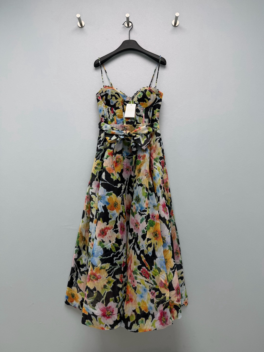 NO:892568,Zimmerman*26 new printed suspender skirt with black background + rich oil painting of large flowers, retro oil painting splash printing, strong and warm, full of atmosphere. The design of tube top + bow belt + large skirt makes the body proportions perfect, the skirt flutters in the wind when walking, the fishbone tube top is slimming, and small breasts can also be worn to create a three-dimensional sense. It is gentle and advanced, and comes with a filter for taking photos. The gradient skirt design, full of layers, you can wear the Mediterranean style on your body!  This black-bottom oil-painted large flower suspender skirt is so stunning ~Single color size 4 SMLXLB, Zimmerman-clothing, skirts,19860909Zimmerman*26新款印花吊带裙 黑色底色+浓彩油画大花卉,复古油画泼墨印花,浓烈热烈,氛围感十足.抹胸+蝴蝶结腰带+大裙摆的设计,把身材比例衬得超绝,走路时裙摆随风飘动,鱼骨抹胸塑形显瘦,小胸也能穿出立体感 温柔又高级,拍照自带滤镜 渐变裙摆设计,层次感拉满 简直把地中海的风穿在身上！这条黑底油画大花吊带裙太绝了 ~单色4码SMLXLB,兹默曼-服装,skirts,,Women's clothing
