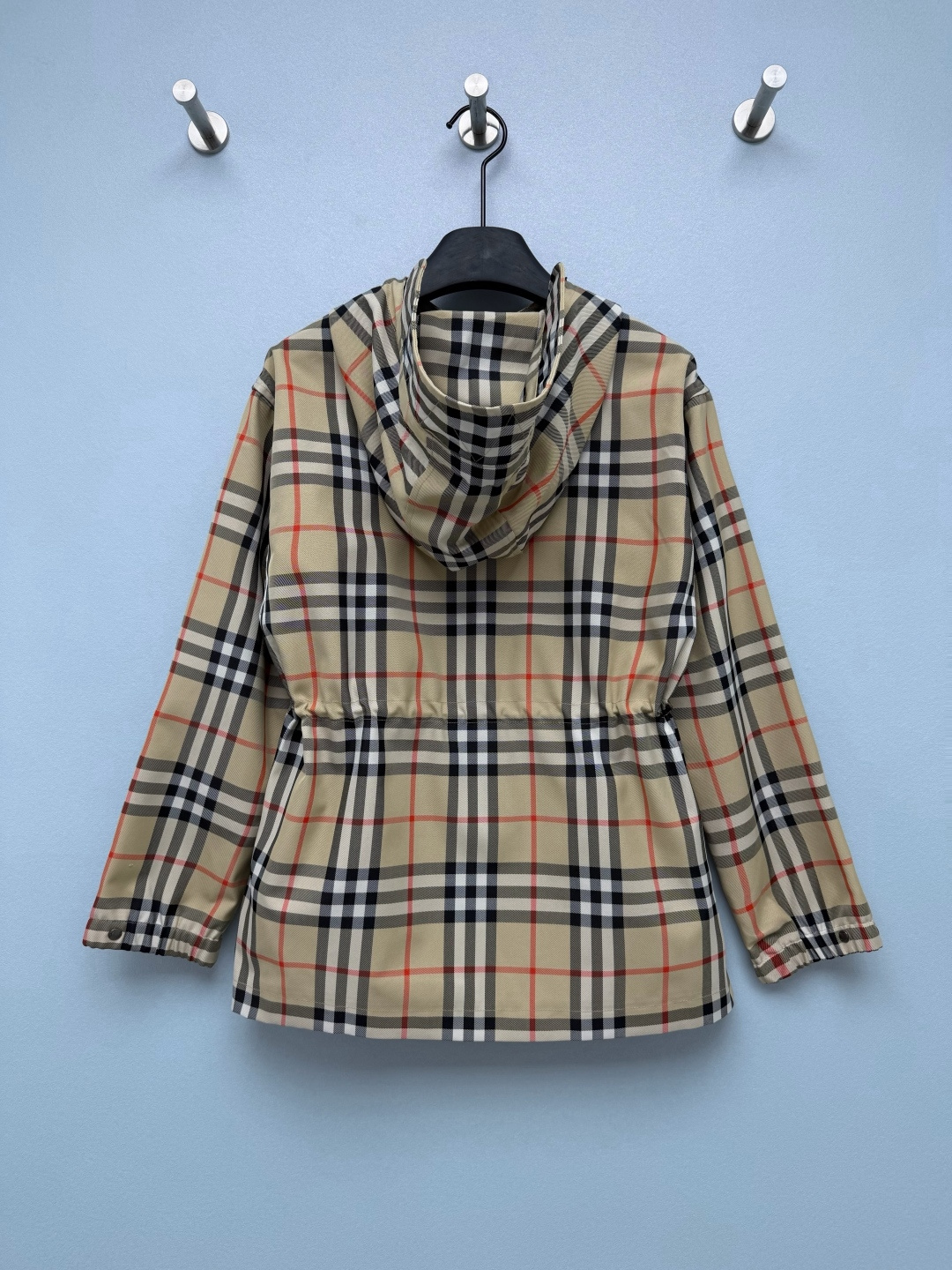 🔥🔥BUR* 经典Vintage格纹女士收腰连帽外套 采用品牌定制高密聚酯面料,表层搭载防泼水处理工艺,日常通勤遇到小雨 🔥🔥BUR* 经典Vintage格纹女士收腰连帽外套 采用品牌定制高密聚酯面料,表层搭载防泼水处理工艺,日常通勤遇到小雨