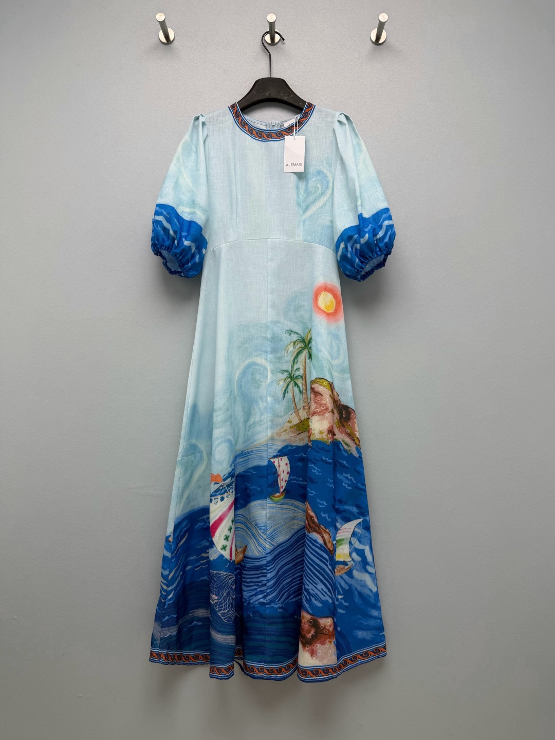 NO:923029,ALMAI* resort style oil painting print long dress  Linen has breathable pores and strong heat dissipation, making it refreshing to wear in summer. The round neckline is matched with ethnic retro brocade edging to add an exotic vacation atmosphere. The shoulders are slightly pleated to form soft puff sleeves. The sleeves are loose and the cuffs are elasticated to modify the arm muscles. The hidden zipper design on the back makes it easy to wear.  It is easy to take off and take off. The back shape is smooth and beautiful. The skirt transitions from light blue to deep sea blue from top to bottom, and extends from top to bottom to show the sunset on the island. It has a strong sense of artistic hand-painting. The A-line long skirt has a wide hem. The skirt is loose and elegant, covering the crotch and leg fat. The skirt swings loosely and flexibly when walking. Monochrome code 4  SMLXL,women's clothing,skirts,19860909ALMAI*度假风油画印花长款连衣裙 亚麻自带透气孔隙,散热性强,夏天穿着清爽,圆领领口搭配民族风复古织锦包边,增添异域度假氛围,肩部微微抽褶形成柔和泡泡袖,袖身宽松,袖口松紧收口,修饰手臂拜拜肉,后背隐藏式拉链设计,穿脱便捷,背部版型平整美观,裙身由上至下由浅蓝过渡到深海蓝,从上到下延伸出海岛落日画面,艺术手绘感强,A字大摆长裙版型,裙摆宽松飘逸,遮盖胯部、腿部赘肉,走路时裙摆摆动松弛灵动.单色4码 SMLXL,女装,skirts,,Women's clothing