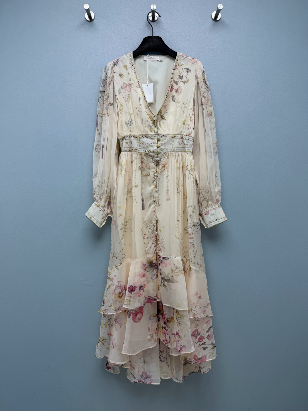 NO:941604,Zimm* watercolor floral beaded chiffon maxi dress  Chiffon georgette fabric, light and elegant, with skin-friendly lining, transparent and impermeable, the upper body is smooth and soft, comfortable and breathable to wear in spring and summer. Hand-painted watercolor floral print, with apricot base tone, gentle and elegant, hazy artistic sense, different from ordinary tacky florals. Heavy handmade colored diamond beads are distributed in the V-neck and waist, exquisite and shining,  Enhance the overall light luxury texture. High-waisted waist cut + lantern long sleeves, modify the waist and arm lines, strong tolerance, double-layer irregular lotus leaf skirt, elegant and smart. Love embossed metal buckle, printed hemmed cuffs, fine workmanship, full of details. Wear the spring garden on your body, this printed long skirt is really atmospheric!  Solid color size 4 SMLXL, Zimmerman-clothing, skirts,19860909Zimm*水彩花卉钉珠雪纺长裙 雪纺乔其纱面料,轻盈飘逸,搭配亲肤内衬,通透不透,上身垂顺柔和,春夏穿着舒适透气.手绘水彩花卉印花,米杏基底色调温柔雅致,朦胧艺术感,区别于普通俗气碎花.重工手工彩钻钉珠,分布在V领与腰节位置,精致闪耀,提升整体轻奢质感.高腰收腰剪裁+灯笼长袖,修饰腰腹与手臂线条,包容性强,双层不规则荷叶裙摆,飘逸灵动.爱心浮雕金属扣、印花包边袖口,做工精细,细节满满.把春日的花园穿在身上,这款印花长裙真的太有氛围感了！单色4码 SMLXL,兹默曼-服装,skirts,,Women's clothing