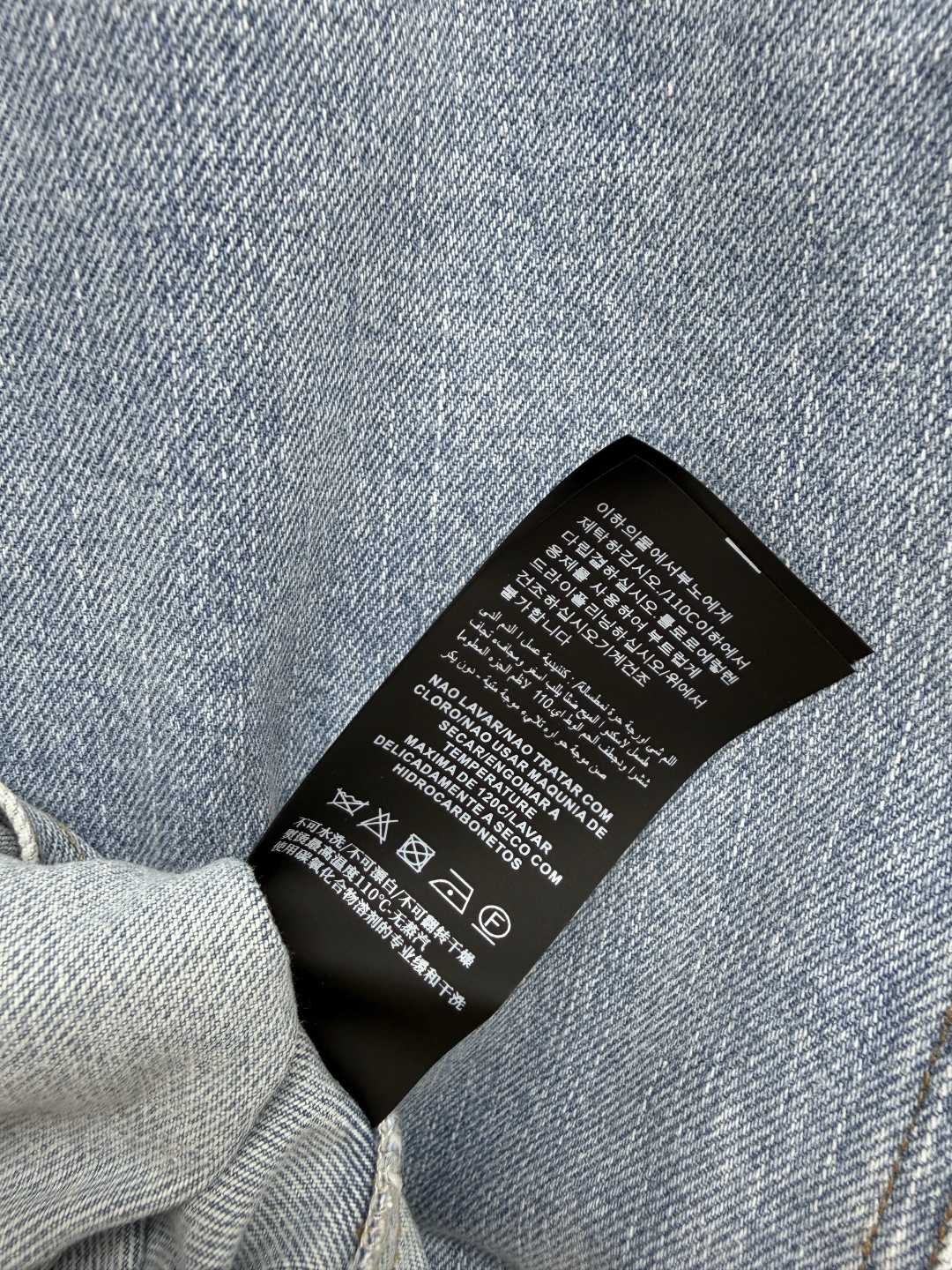 🔥🔥 YSL*水洗做旧牛仔飞行员夹克 重磅牛仔面料,经过浅蓝石洗做旧工艺,布面柔和褪色效果,硬挺有型,保留牛仔本身的筋骨 🔥🔥 YSL*水洗做旧牛仔飞行员夹克 重磅牛仔面料,经过浅蓝石洗做旧工艺,布面柔和褪色效果,硬挺有型,保留牛仔本身的筋骨