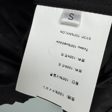 🔥🔥 PRA*暗纹三角提花连帽冲锋外套 尼龙提花面料,满幅低调三角暗纹肌理,轻薄抗风,面料自带哑光质感,耐磨易打理。整件 🔥🔥 PRA*暗纹三角提花连帽冲锋外套 尼龙提花面料,满幅低调三角暗纹肌理,轻薄抗风,面料自带哑光质感,耐磨易打理。整件