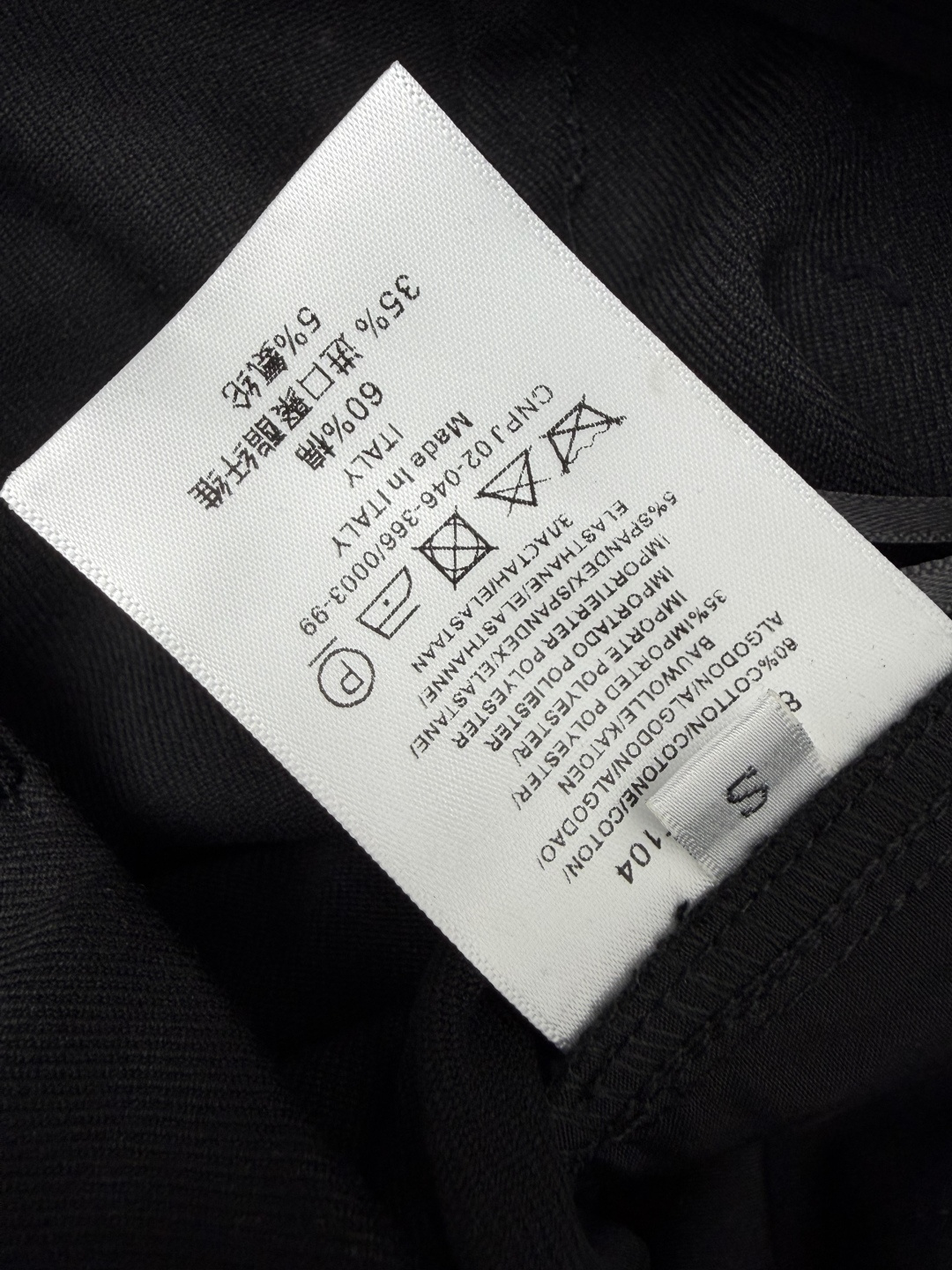 🔥🔥Cha* 小香风金扣压褶阔腿西装裤 精选挺括西装混纺面料，垂坠感佳，不易起皱，版型利落有型，兼顾舒适与质感。腰头金色