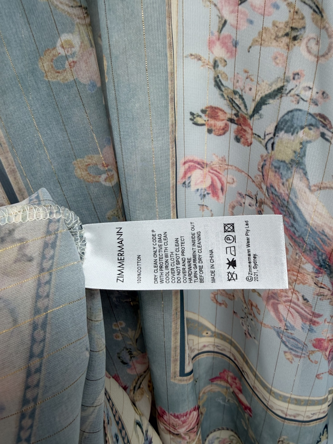 🔥🔥ZIMM* 蓝底花鸟印花立领衬衫+高腰亚麻阔腿短裤两件套 带细金丝肌理的半透乔其纱，轻薄通透，自带微光细闪，垂坠透气