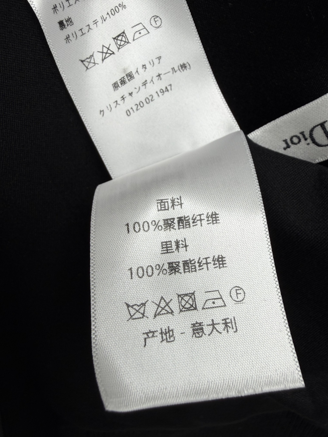 🔥🔥DIO* 双面穿翻领飞行员夹克 正面采用定制提花锦纶面料,哑光细腻,反面是高支精纺哑光梭织面料,触感软糯亲肤。一面满 🔥🔥DIO* 双面穿翻领飞行员夹克 正面采用定制提花锦纶面料,哑光细腻,反面是高支精纺哑光梭织面料,触感软糯亲肤。一面满