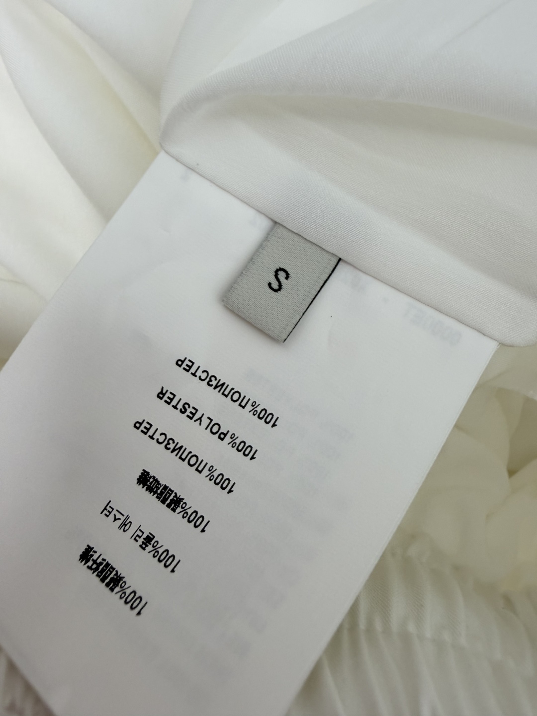 🔥🔥 Pra*春夏休闲速干运动短裤 采用速干锦纶面料，轻薄透气、干爽防水防泼溅，出汗快速蒸发不粘身，轻盈无负重感。松紧腰